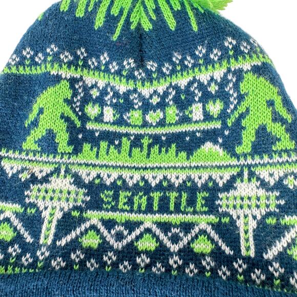 Seattle Space Needle Souvenir Beanie Hat OS Blue Green Knit Stylish Pom Pom - Picture 3 of 7